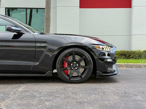 Used 2017 Ford Mustang Shelby GT350R w/ GT350R Equipment Group 920A RWD image 3