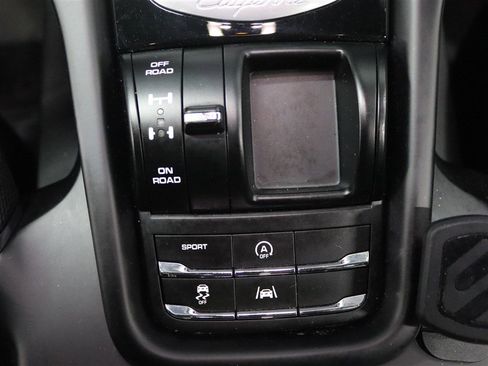 Used 2017 Porsche Cayenne Platinum Edition image 26