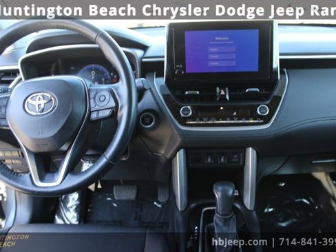 Used 2023 Toyota Corolla Cross XLE image 13