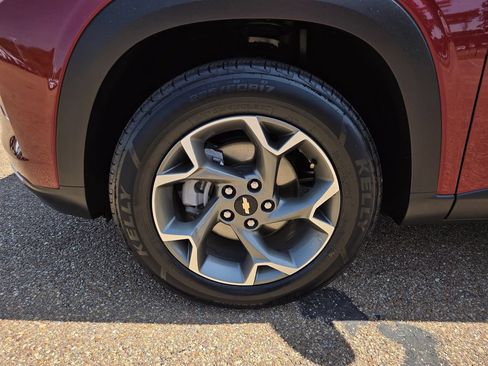 Used 2025 Chevrolet Trax LT w/ LT Convenience Package FWD image 31