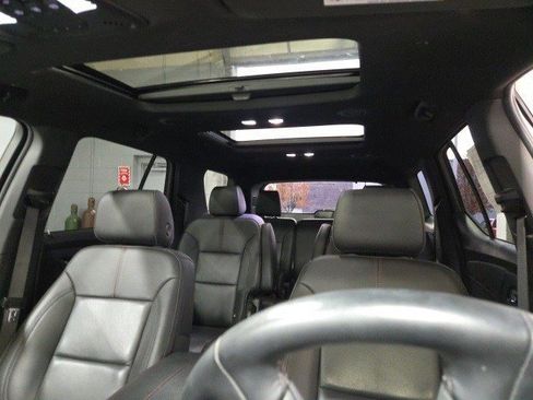 Used 2023 Chevrolet Traverse RS image 17