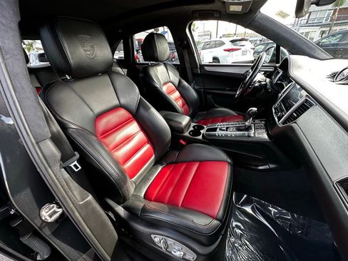 Used 2018 Porsche Macan Turbo AWD/4WD image 19