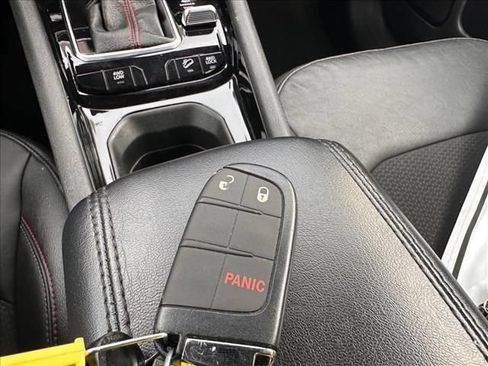 Used 2025 Jeep Compass Trailhawk AWD/4WD image 29