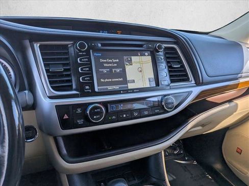 Used 2019 Toyota Highlander Limited image 12