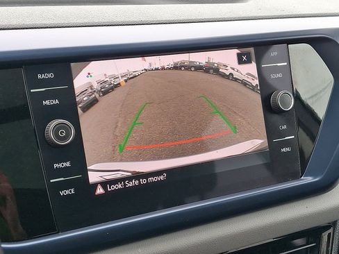 Used 2022 Volkswagen Taos SE FWD image 19