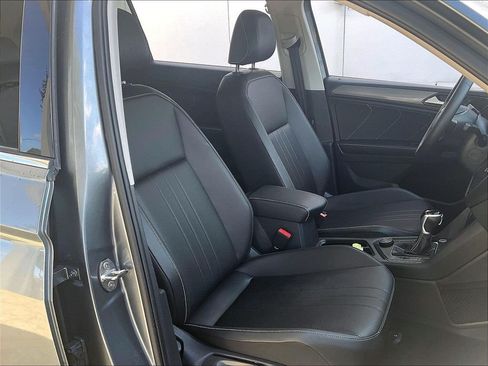 Used 2024 Volkswagen Tiguan SE AWD/4WD image 11