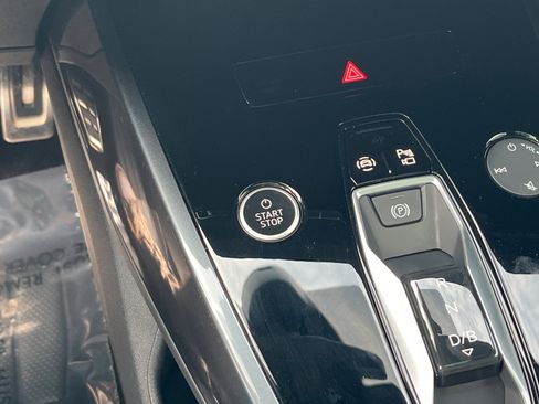 Used 2025 Audi Q4 e-tron Premium Plus image 47