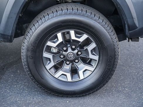 Used 2016 Toyota Tacoma TRD Off-Road w/ Towing Package image 12