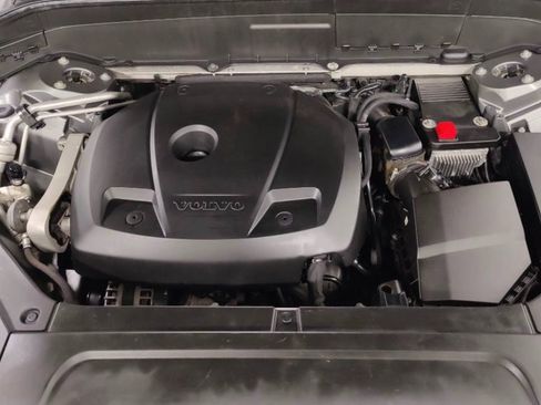 Used 2016 Volvo XC90 T6 Momentum w/ Momentum Plus Package image 4