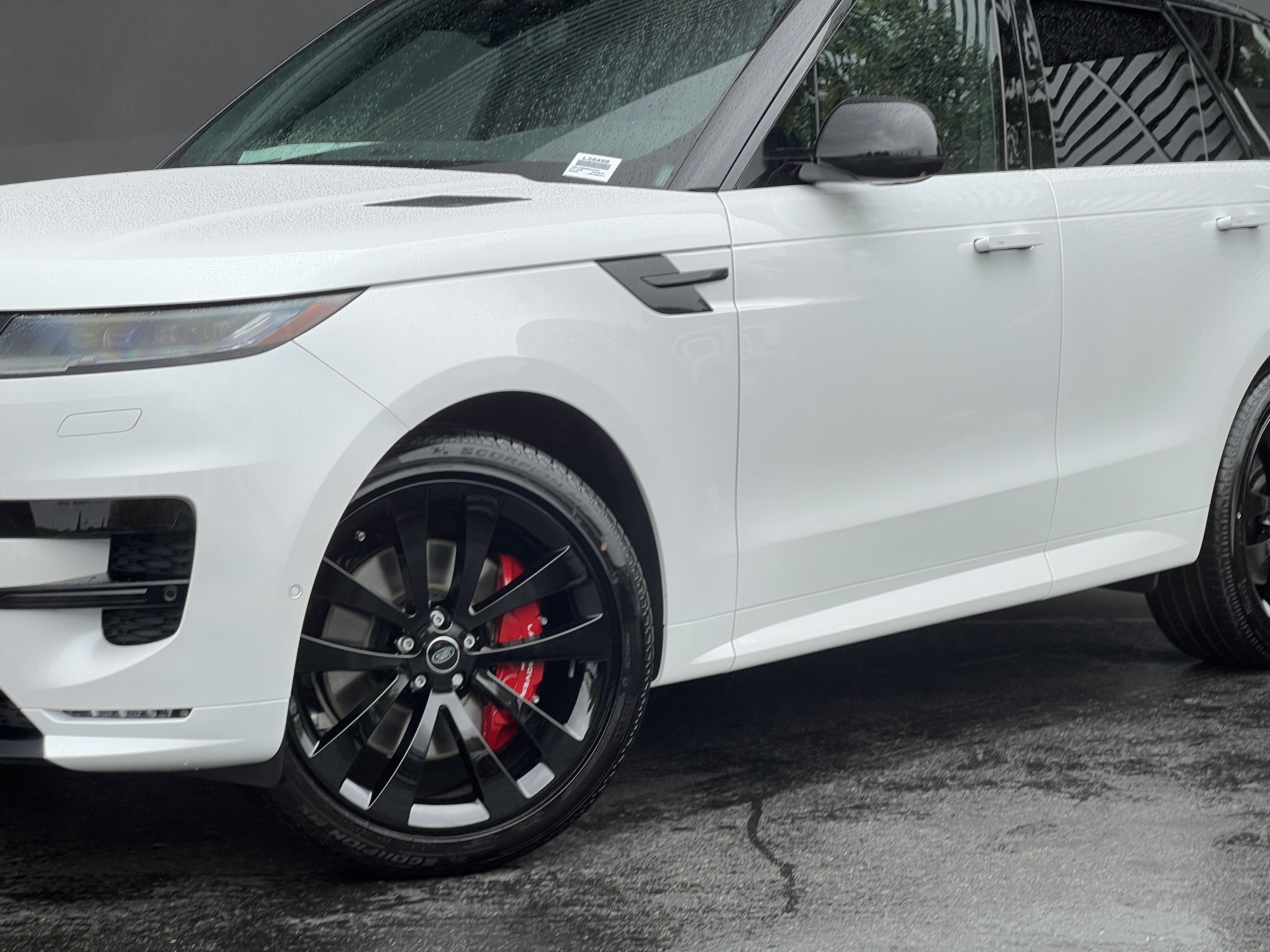 New 2025 Land Rover Range Rover Sport Dynamic SE AWD/4WD image 2