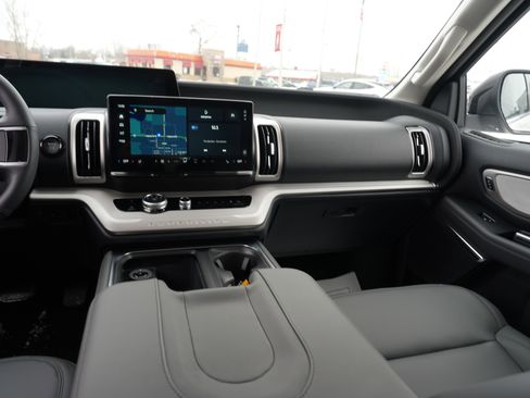 New 2026 Ford Expedition Active image 18