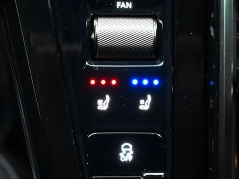 Used 2025 Aston Martin V8 Vantage image 19