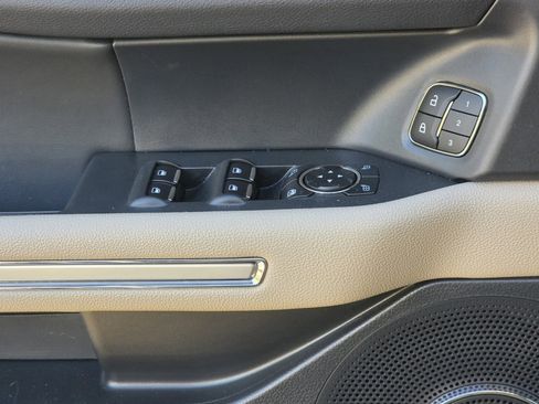 Used 2024 Ford Expedition Limited image 14