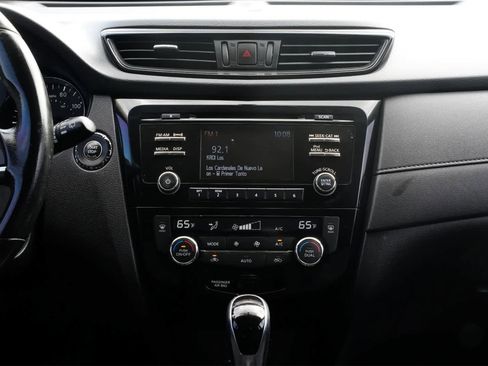 Used 2017 Nissan Rogue SV image 13