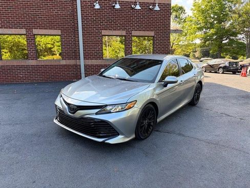 Used 2018 Toyota Camry LE FWD image 3