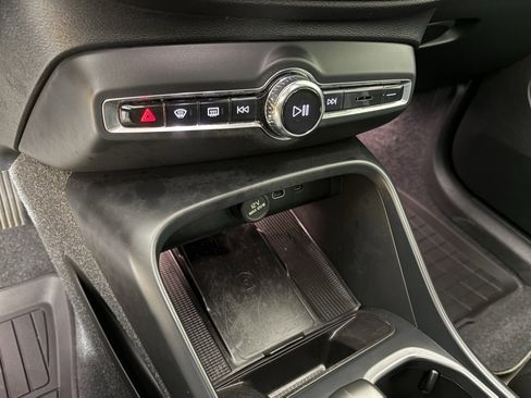 Used 2024 Volvo XC40 B5 Core image 29