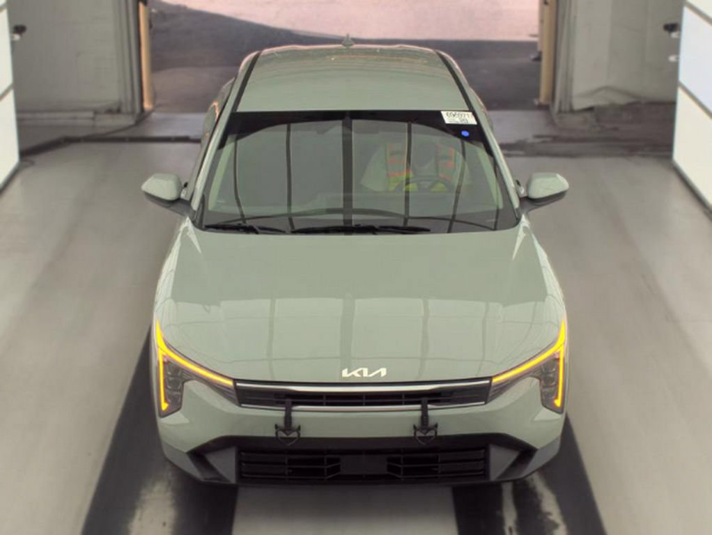 Used 2025 Kia K4 FWD image 2