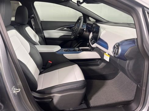 New 2026 Chevrolet Equinox EV LT image 12