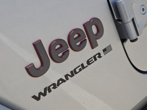 Used 2024 Jeep Wrangler Unlimited Rubicon AWD/4WD image 12