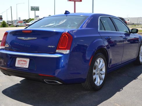 Used 2018 Chrysler 300 Touring L AWD/4WD image 9