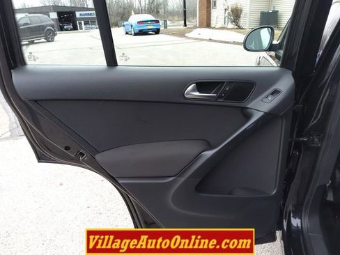 Used 2017 Volkswagen Tiguan S image 28
