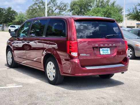 Used 2019 Dodge Grand Caravan SE w/ UConnect Hands-Free Group FWD image 5
