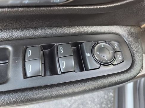 Used 2024 GMC Terrain SLE w/ Driver Convenience Package FWD image 25