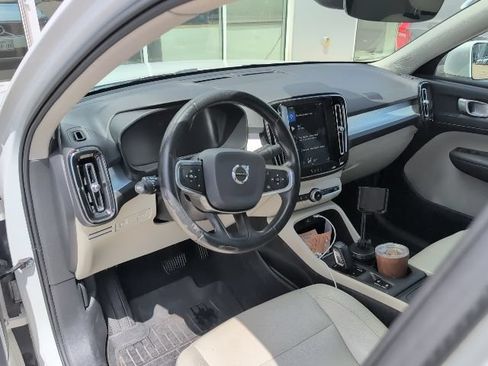 Used 2020 Volvo XC40 T5 Momentum AWD/4WD image 6