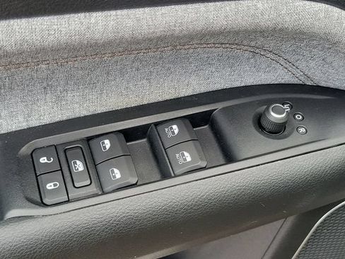 Used 2022 Jeep Compass Latitude w/ Sun and Sound Group AWD/4WD image 26