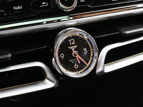 Used 2025 Bentley Flying Spur Plug-In Hybrid image 25