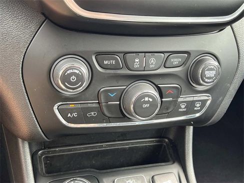 Used 2021 Jeep Cherokee Latitude Lux image 19