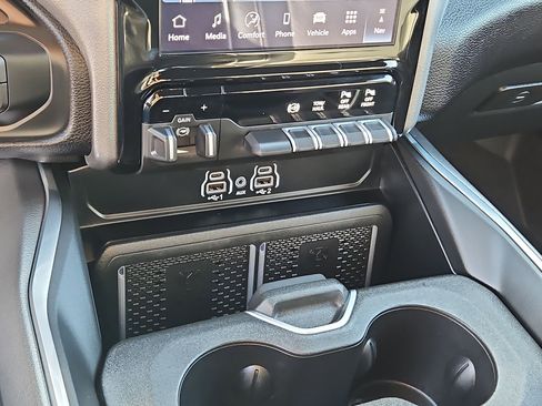 Used 2025 RAM 2500 Laramie image 27