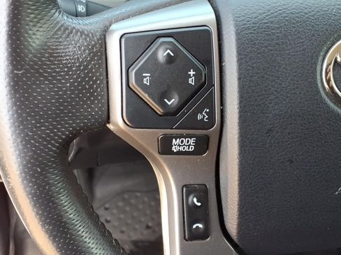 Used 2017 Toyota Tacoma SR5 w/ Tow Package RWD image 18