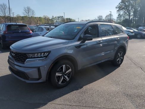 Used 2023 Kia Sorento S w/ Panoramic Sunroof Package FWD image 3