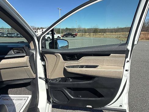 Used 2023 Honda Odyssey Touring image 17