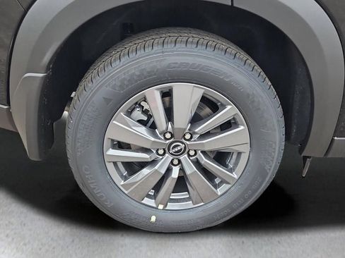 New 2025 Nissan Pathfinder SV image 4