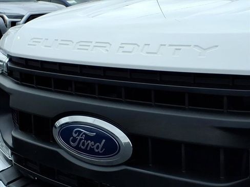 Used 2020 Ford F250 XL w/ Power Equipment Group image 33