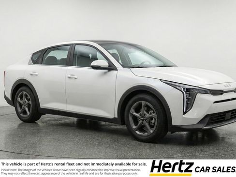 Used 2025 Kia K4 LXS image 1