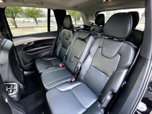 Used 2021 Volvo XC90 T5 Momentum image 29