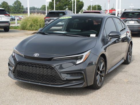 Used 2026 Toyota Corolla SE FWD image 2