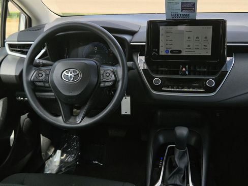 Used 2026 Toyota Corolla LE FWD image 19