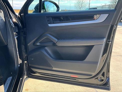 Used 2024 Porsche Cayenne image 24