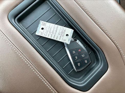 Used 2021 Chevrolet Suburban High Country image 10