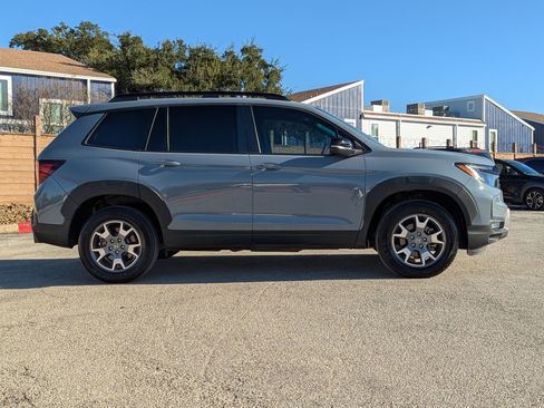 Used 2022 Honda Passport TrailSport image 3