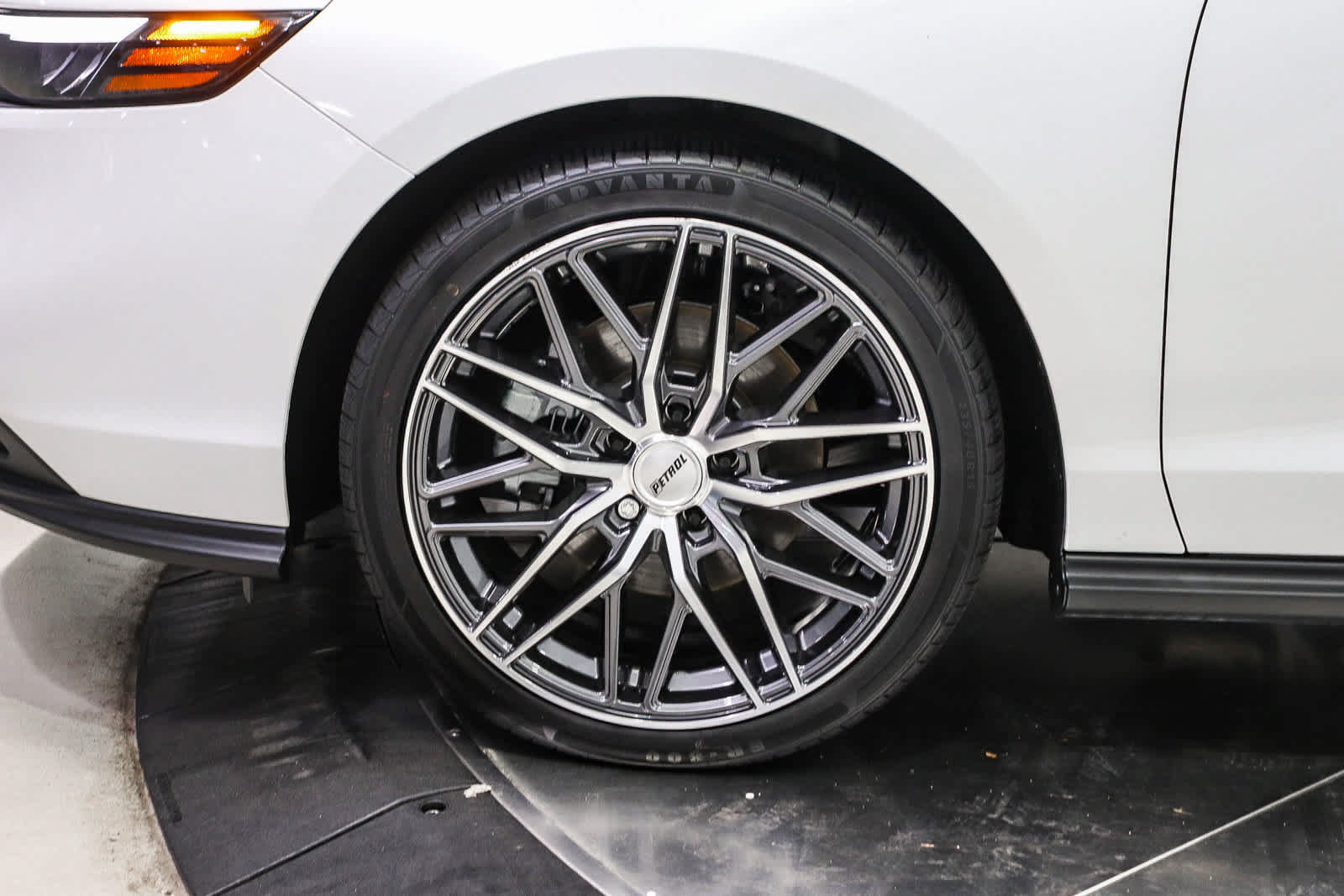 Used 2024 Honda Accord Sport image 9