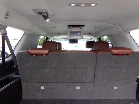 Used 2019 Chevrolet Suburban Premier w/ Premier Plus Edition AWD/4WD image 24