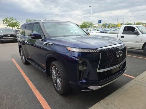 Used 2025 INFINITI QX80 Luxe AWD/4WD image 3