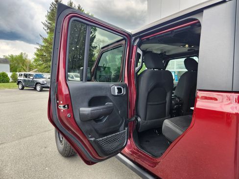 Used 2021 Jeep Gladiator Sport image 34