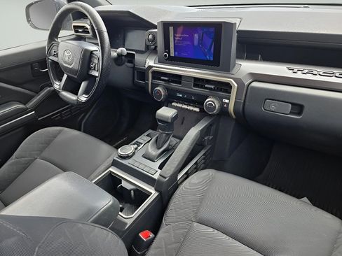 Used 2025 Toyota Tacoma SR5 AWD/4WD image 12