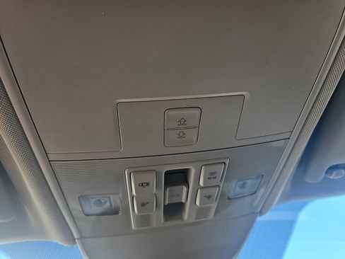 Used 2023 Volkswagen Taos SE w/ Panoramic Sunroof Package image 23